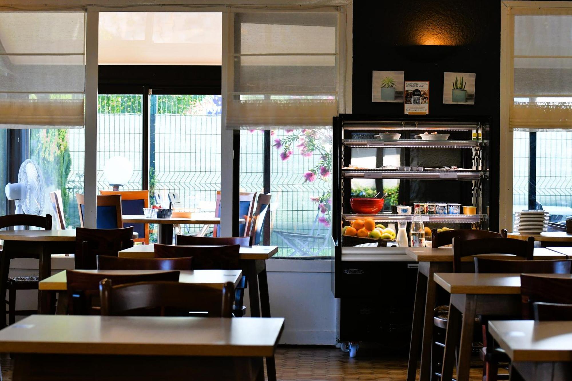 Kyriad Tarbes Odos Exteriör bild